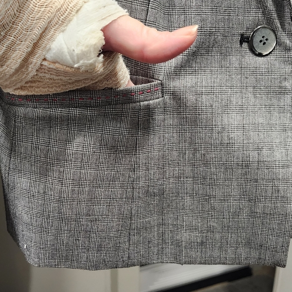 Tara Ryan Blazer with Pink Stitching & Lining - Picture 4 of 10